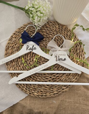 Pack perchas personalizadas para boda